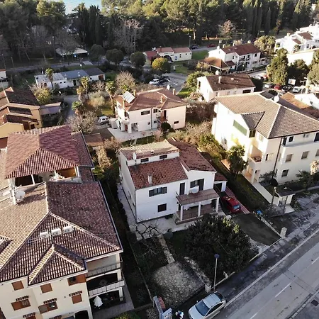 A2 Oliva With Terrace Near To Beach Apartman Porec