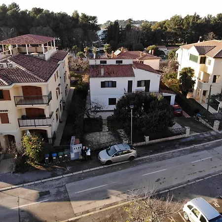 A2 Oliva With Terrace Near To Beach * Porec