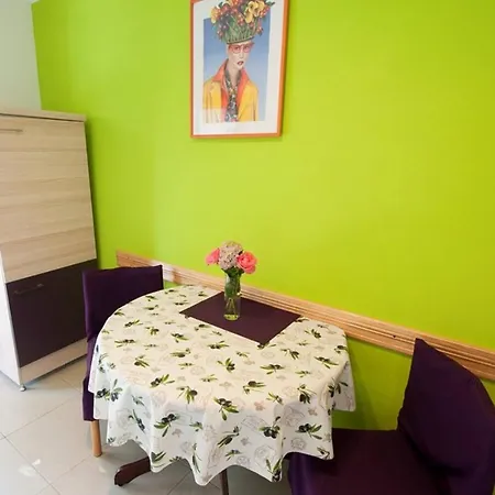 A2 Oliva With Terrace Near To Beach * Porec