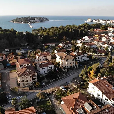 A2 Oliva With Terrace Near To Beach * Porec