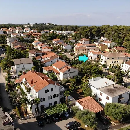 A2 Oliva With Terrace Near To Beach * Porec
